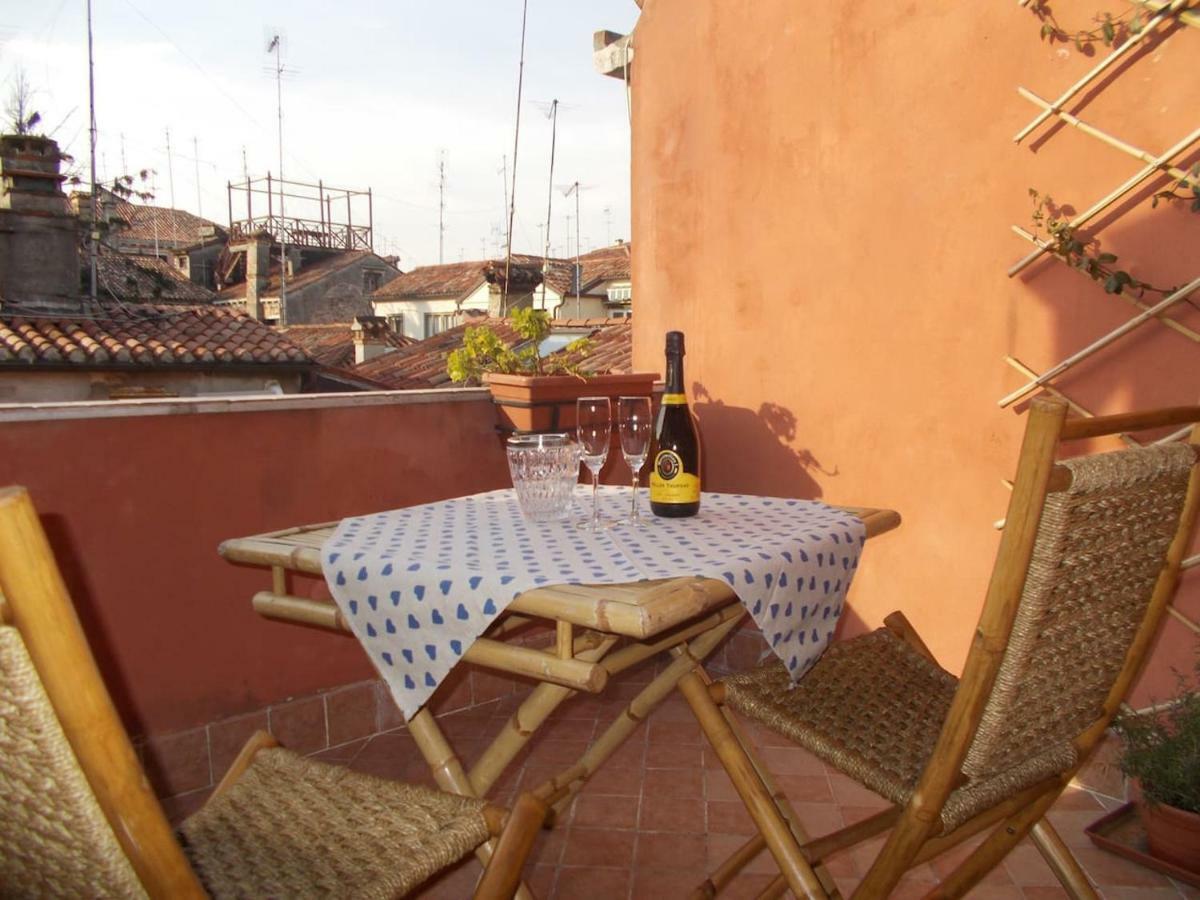 Ca' San Silvestro 2 Terrazze Nel Cuore Di Venezia Exterior photo